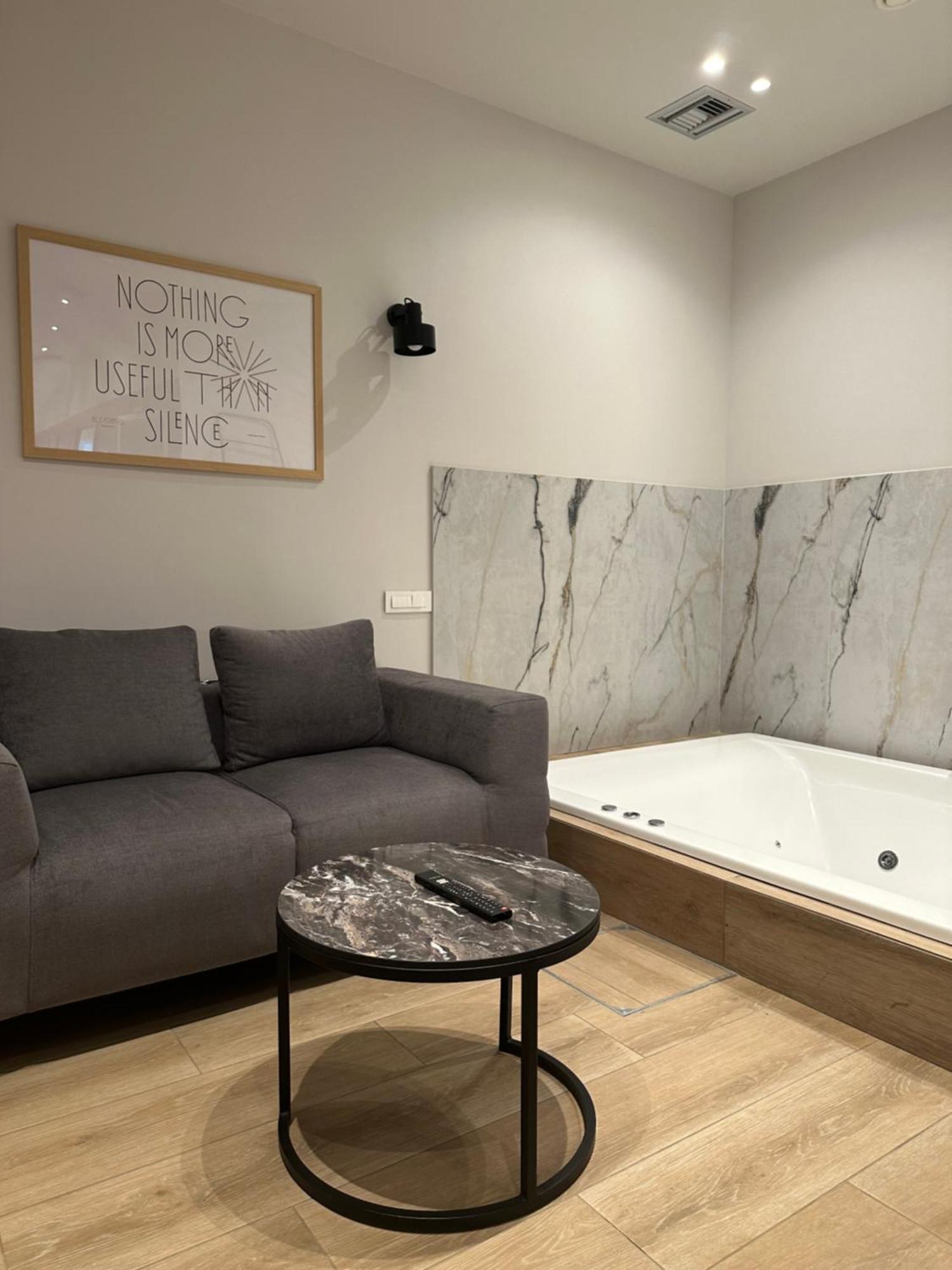 Belle Athenes - Luxury Rooms At Monastiraki Railway Station Zewnętrze zdjęcie