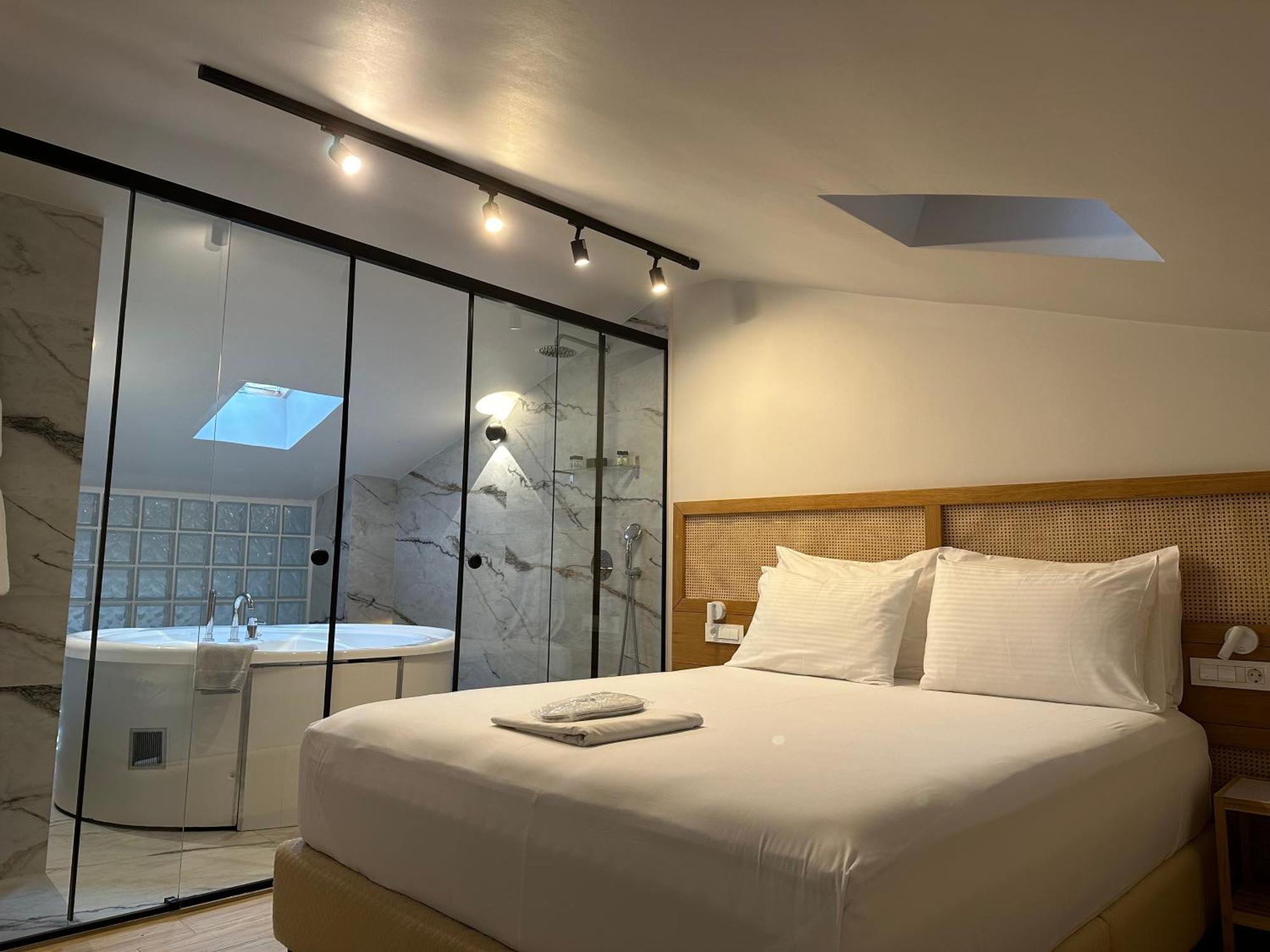 Belle Athenes - Luxury Rooms At Monastiraki Railway Station Zewnętrze zdjęcie